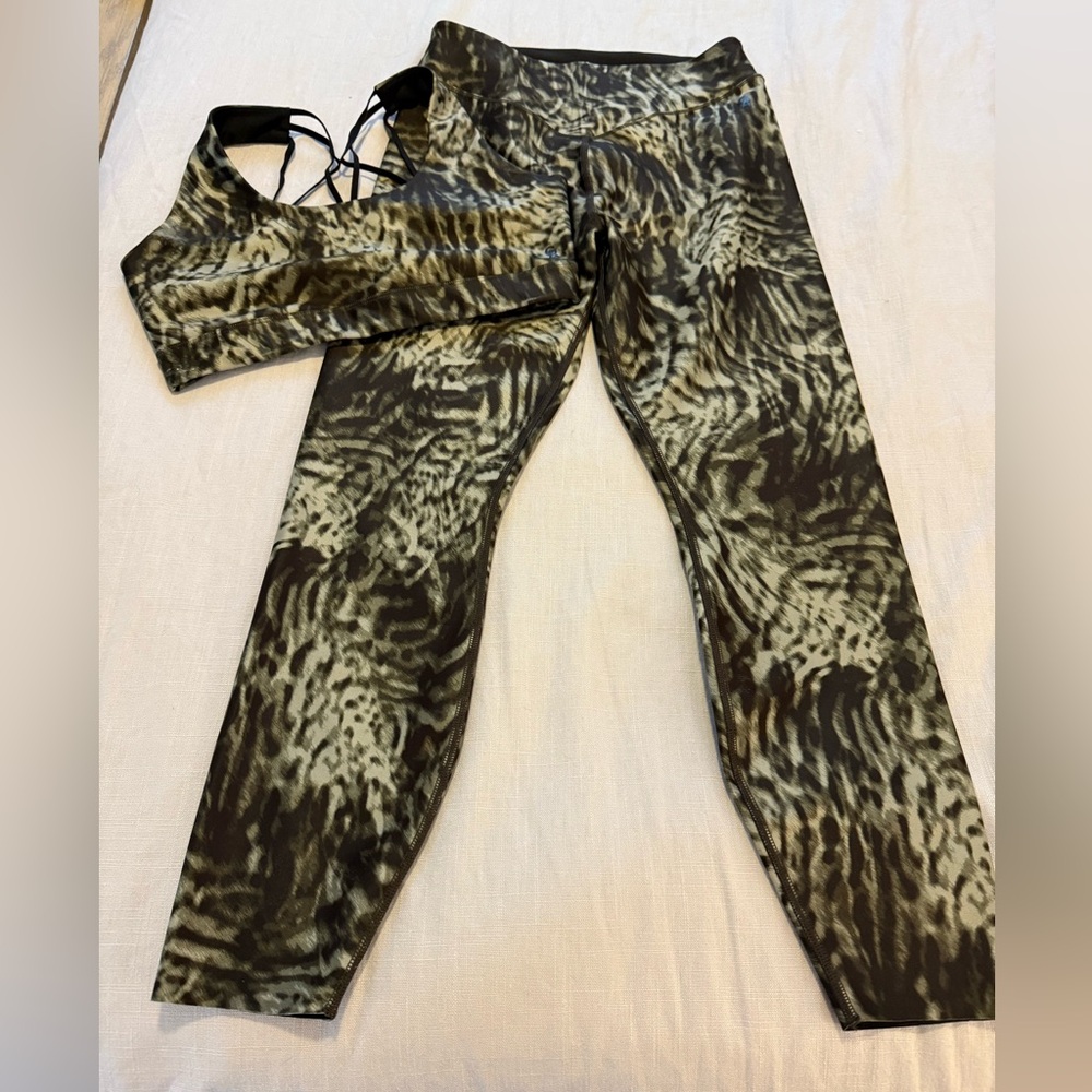Good American Workout Set; Leggings 3; Top 4